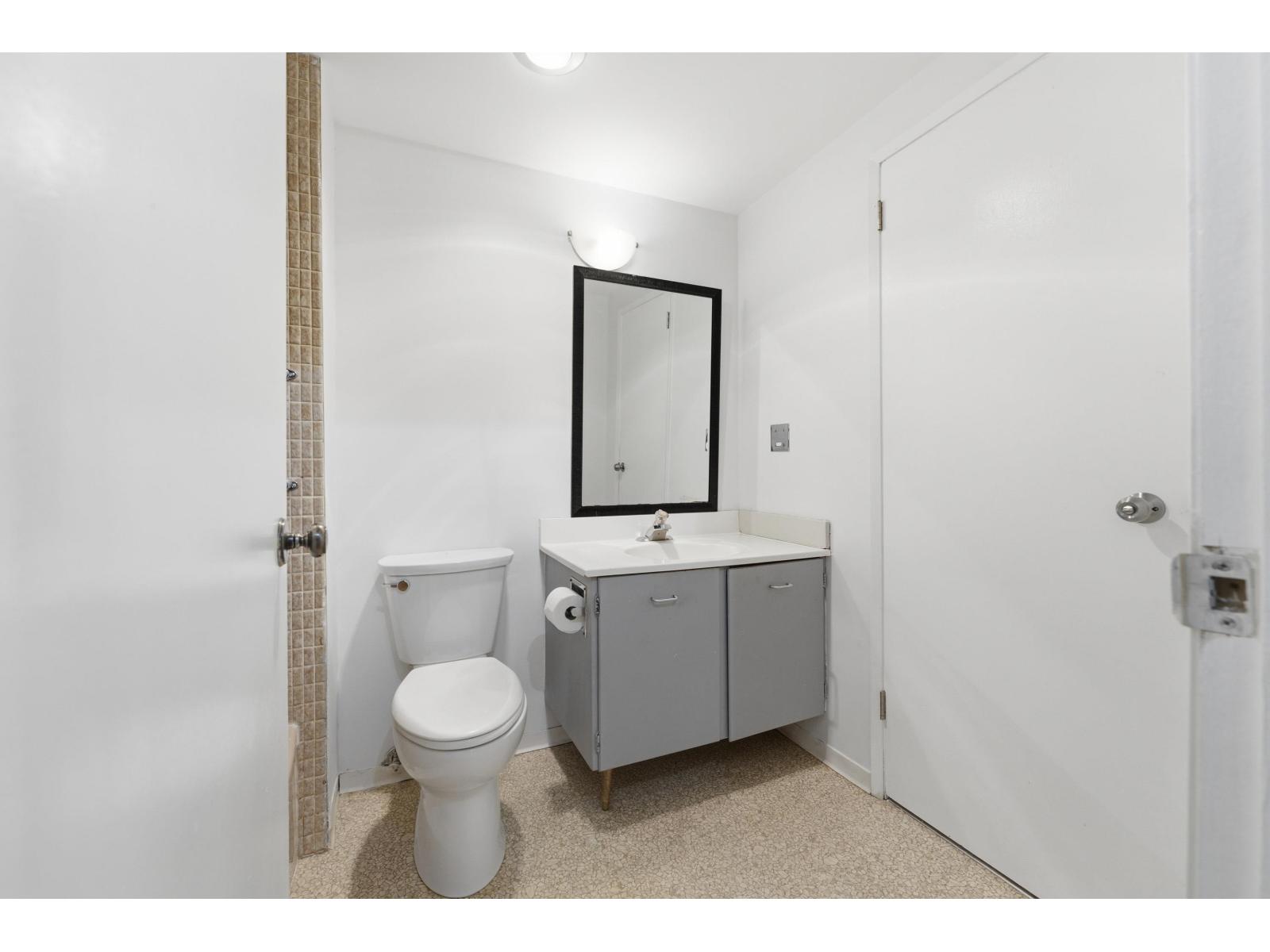 104 1355 Fir Street, White Rock, British Columbia  V4B 4B3 - Photo 14 - R3126012