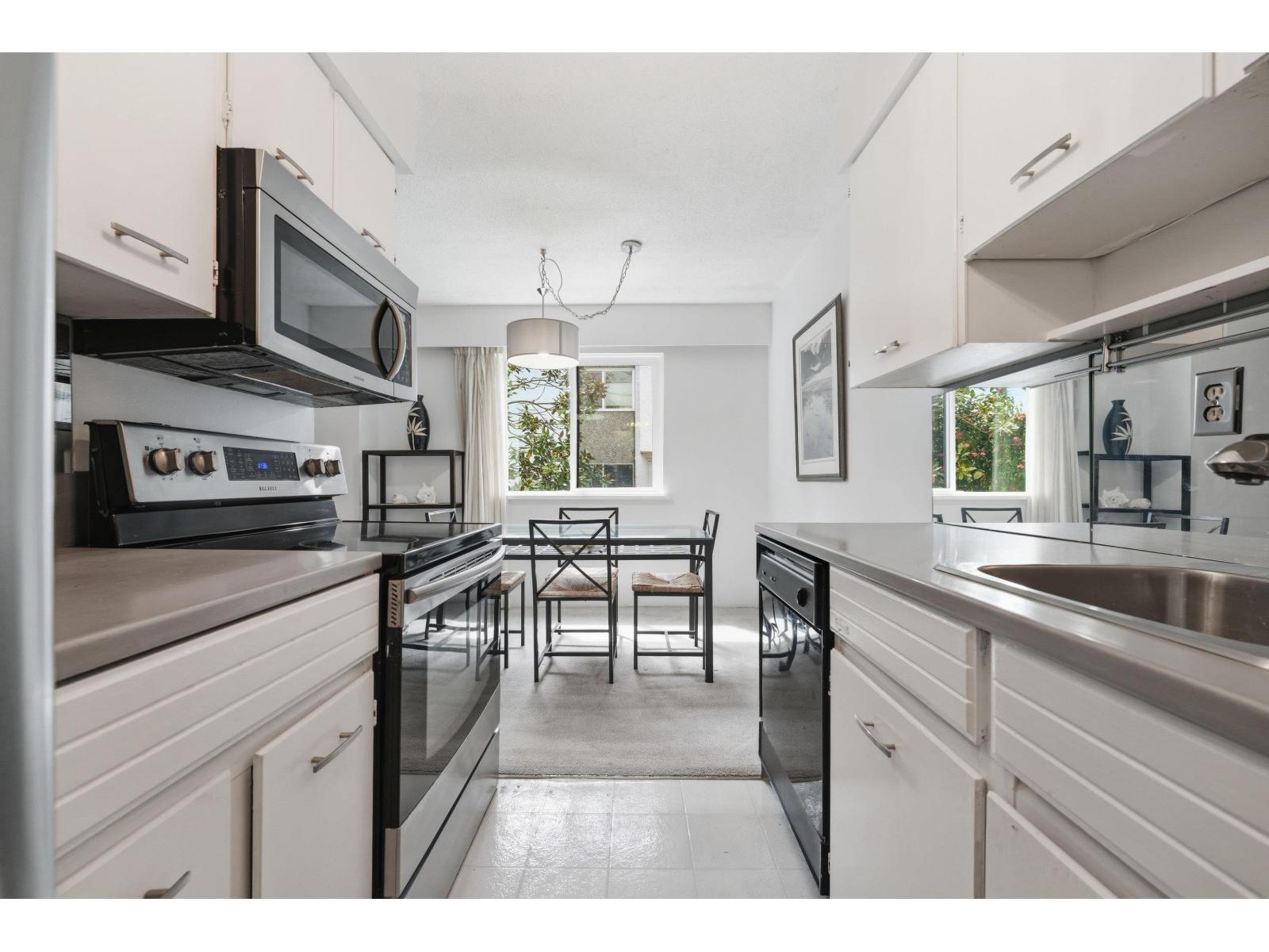 104 1355 Fir Street, White Rock, British Columbia  V4B 4B3 - Photo 3 - R3126012