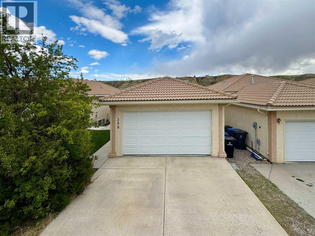 1, 398 Canyon Boulevard W, Lethbridge, Alberta  T1K 6V2 - Photo 2 - A2311892