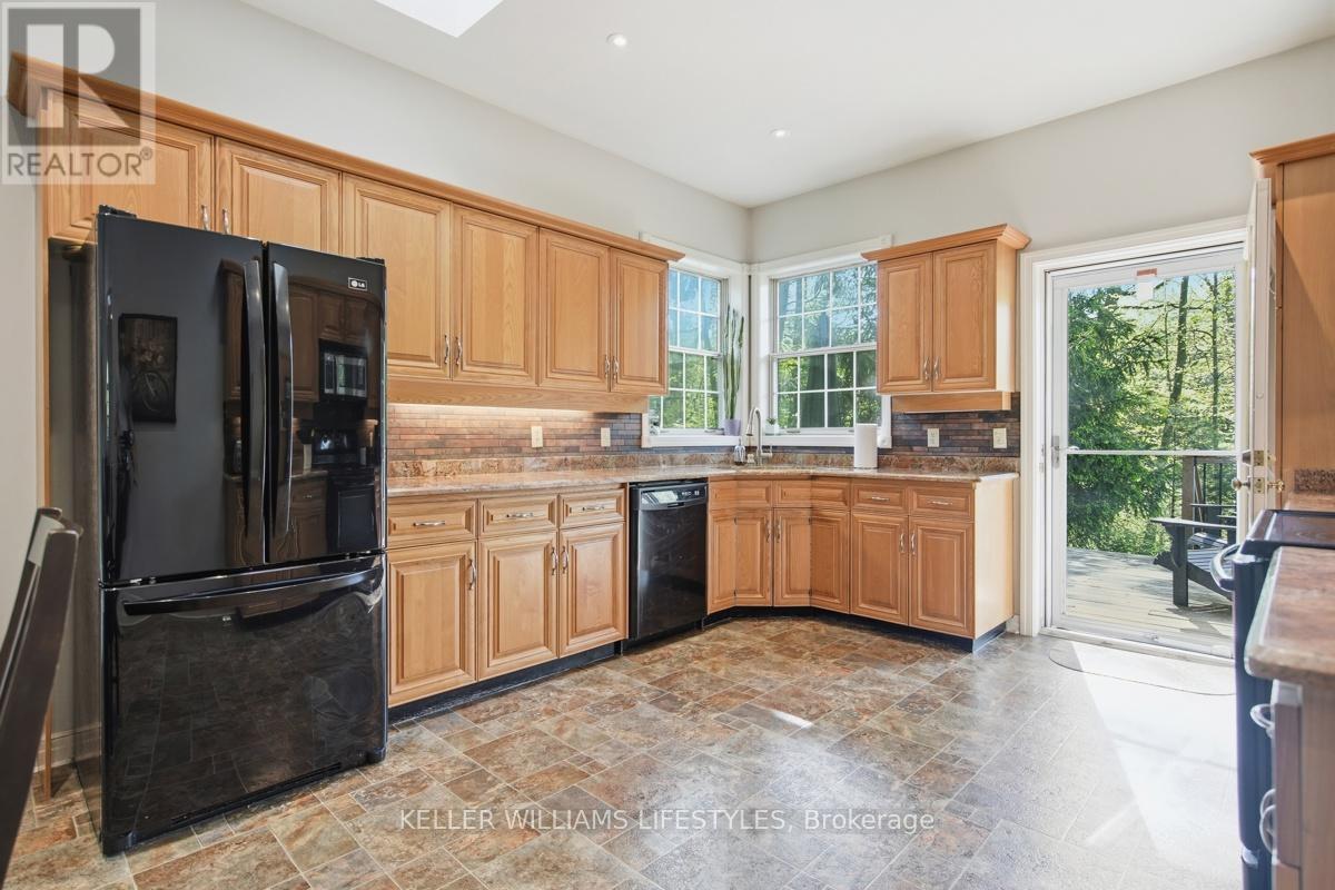 10240 Woodpark Court, Lambton Shores, Ontario  N0M 1T0 - Photo 26 - X13152888