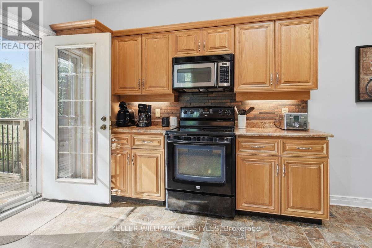 10240 Woodpark Court, Lambton Shores, Ontario  N0M 1T0 - Photo 27 - X13152888