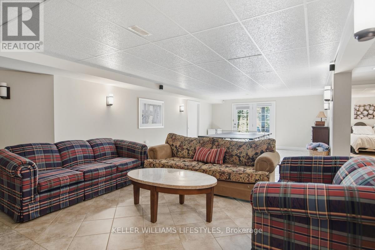 10240 Woodpark Court, Lambton Shores, Ontario  N0M 1T0 - Photo 33 - X13152888