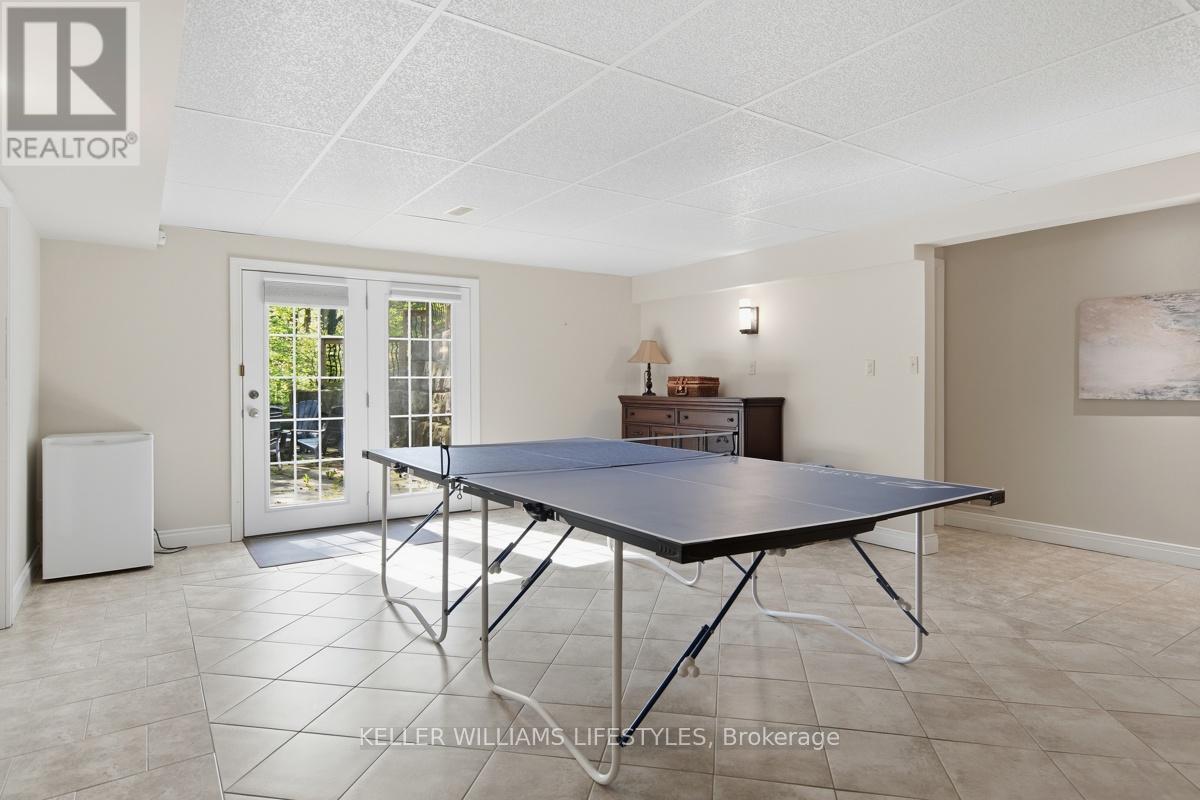 10240 Woodpark Court, Lambton Shores, Ontario  N0M 1T0 - Photo 35 - X13152888