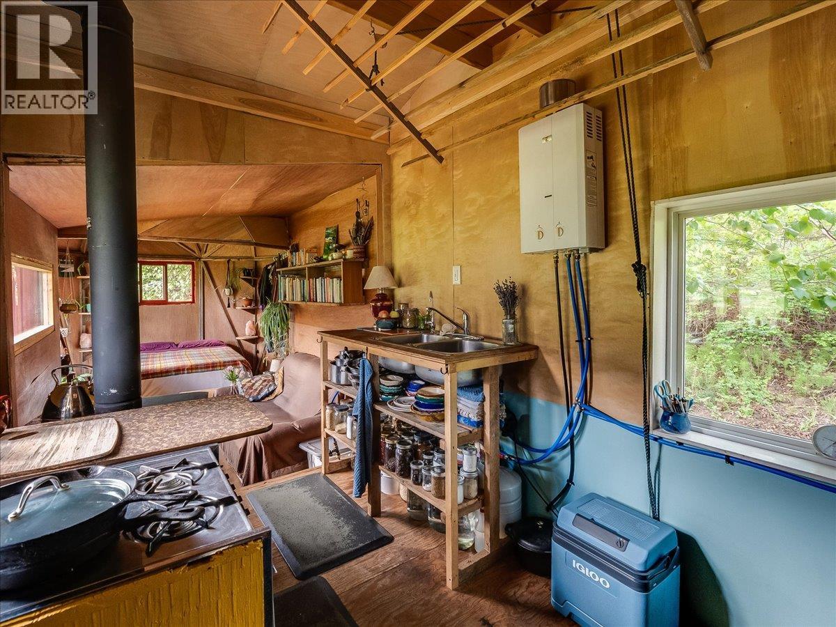 6288 Youngs Road, Winlaw, British Columbia  V0G 2J0 - Photo 8 - 10387294