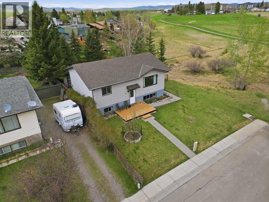 437 Maplewood  SE, Diamond Valley, Alberta  T0L 0H0 - Photo 2 - A2310553