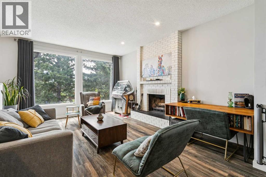 60 Bermondsey Court NW, Calgary, Alberta  T3K 1V7 - Photo 4 - A2310617