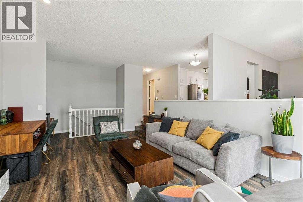 60 Bermondsey Court NW, Calgary, Alberta  T3K 1V7 - Photo 6 - A2310617