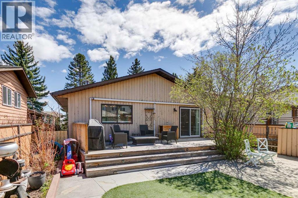 60 Bermondsey Court NW, Calgary, Alberta  T3K 1V7 - Photo 39 - A2310617