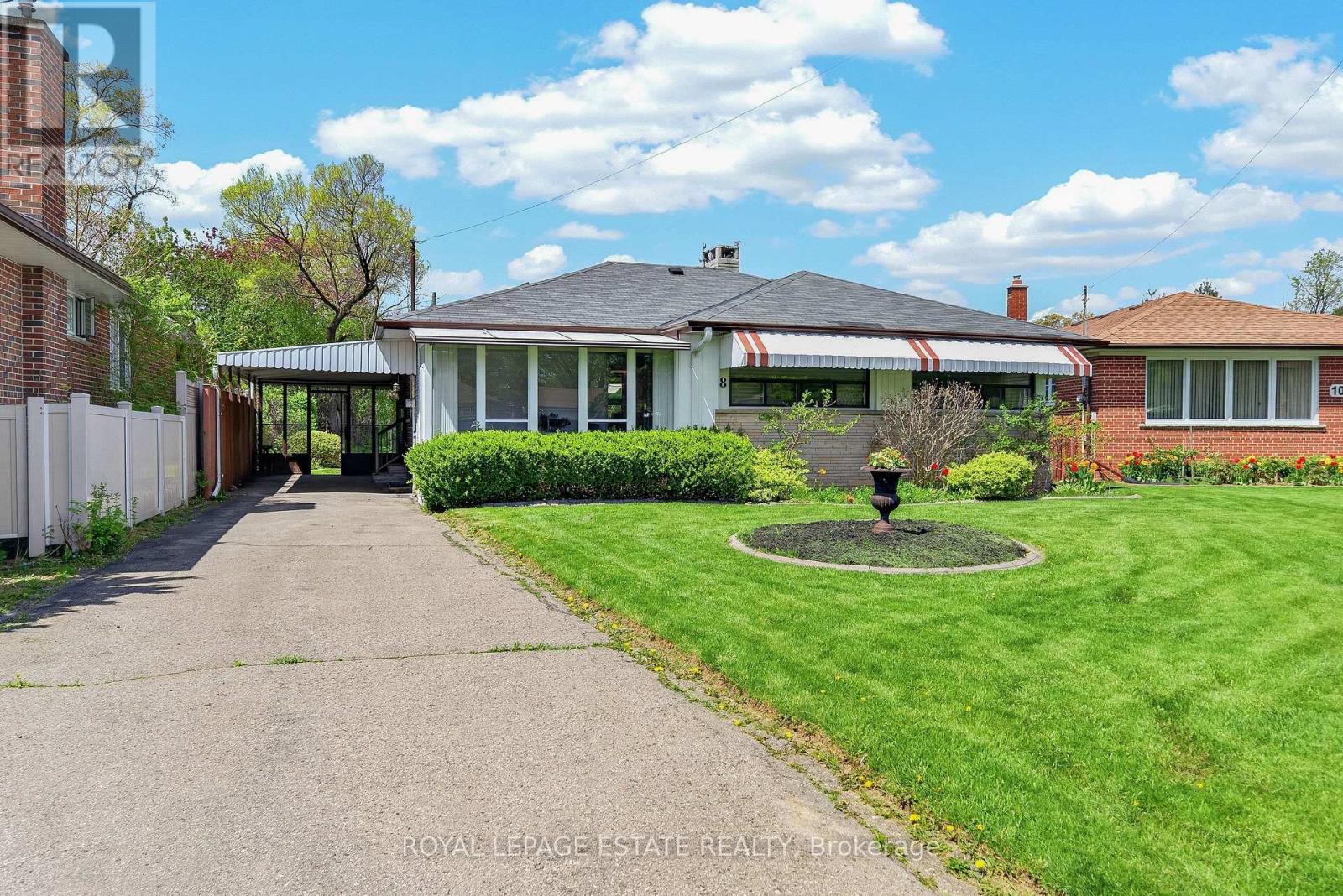 8 WALLBRIDGE COURT, Toronto, Ontario