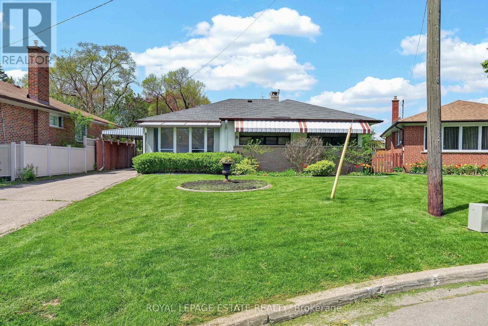 8 Wallbridge Court, Toronto, Ontario  M2R 1W1 - Photo 2 - C13152900