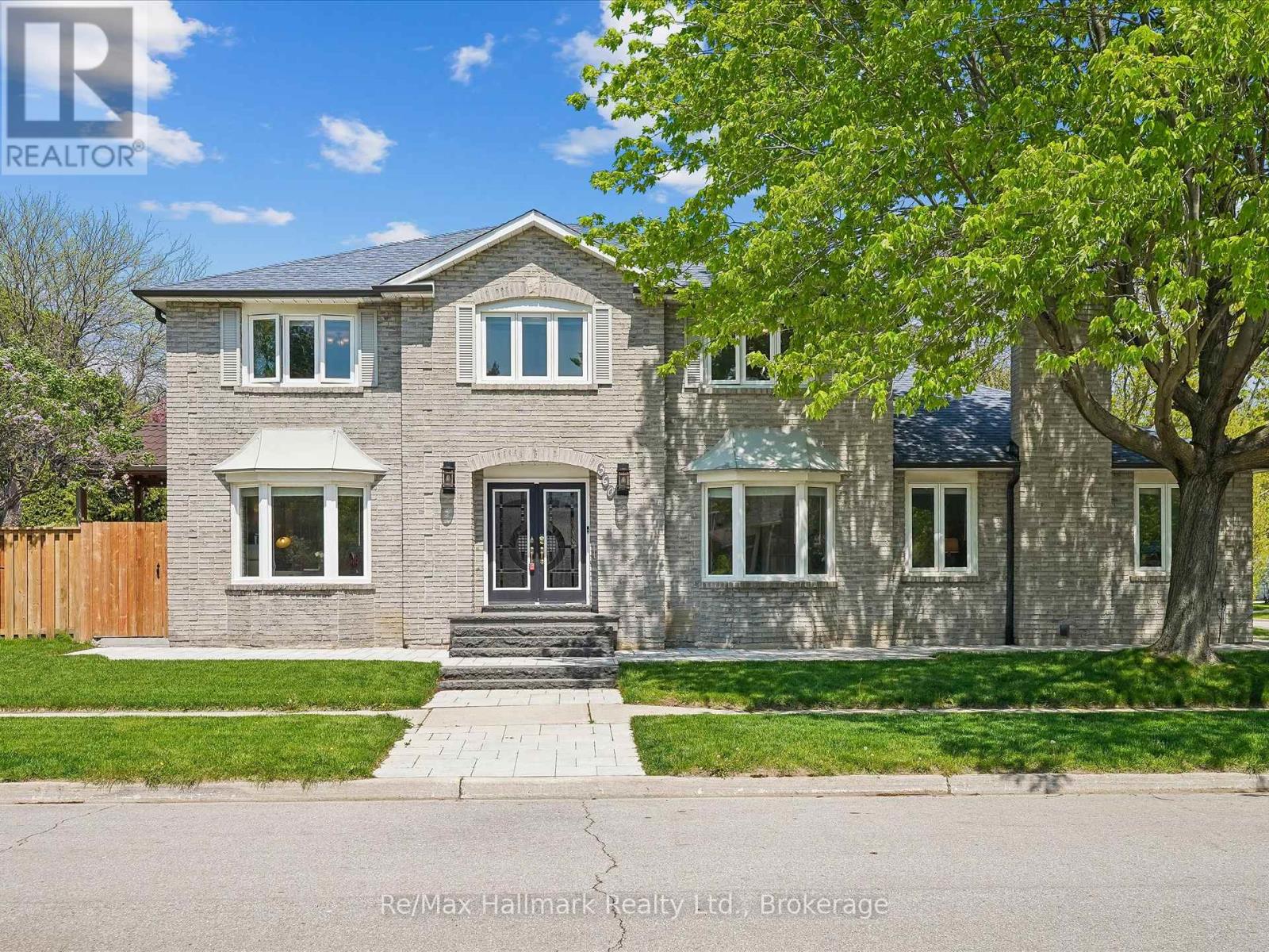 560 CHILLINGHAM CRESCENT, Oakville, Ontario