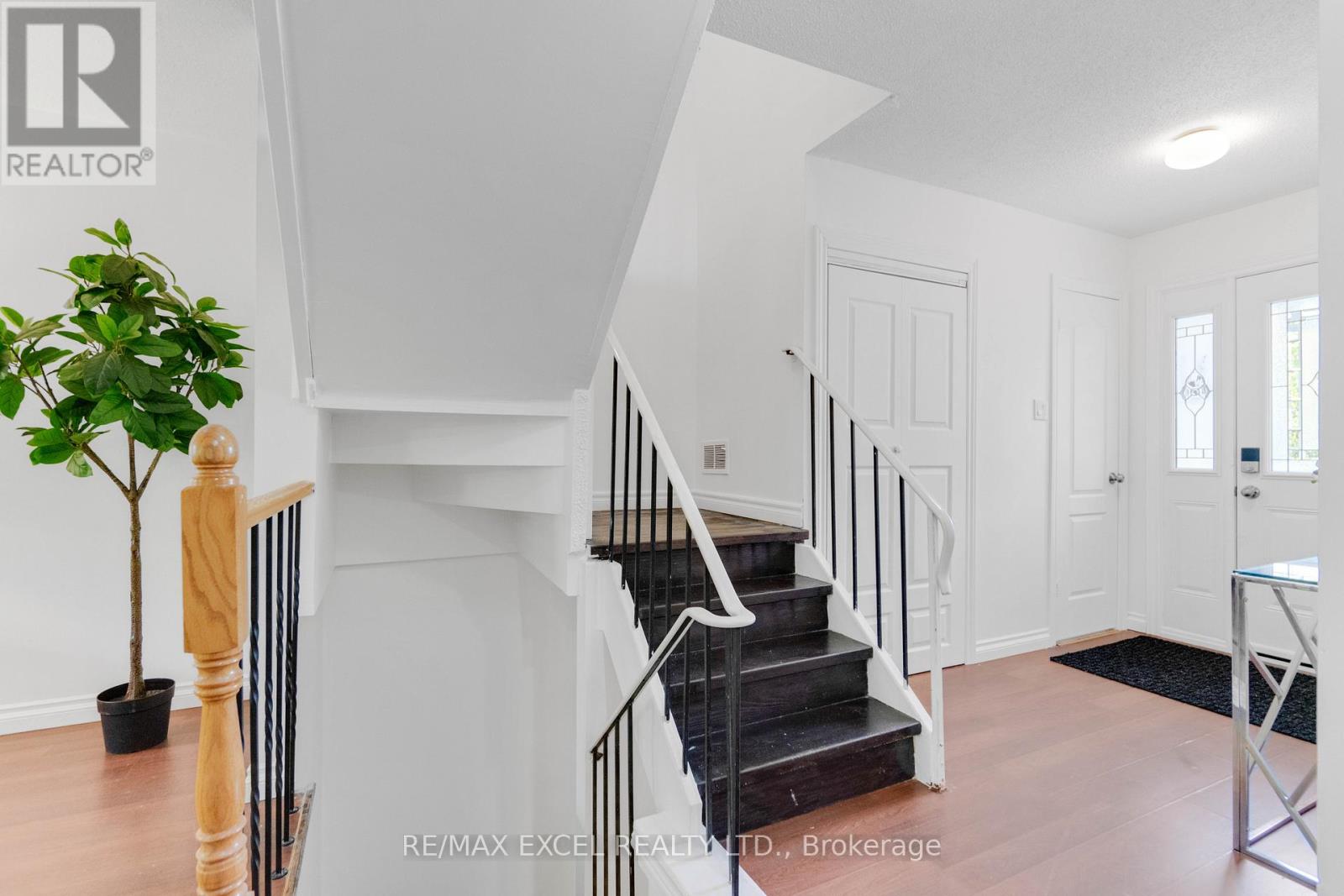 3587 Ash Row Crescent, Mississauga, Ontario  L5L 1K3 - Photo 3 - W13152854