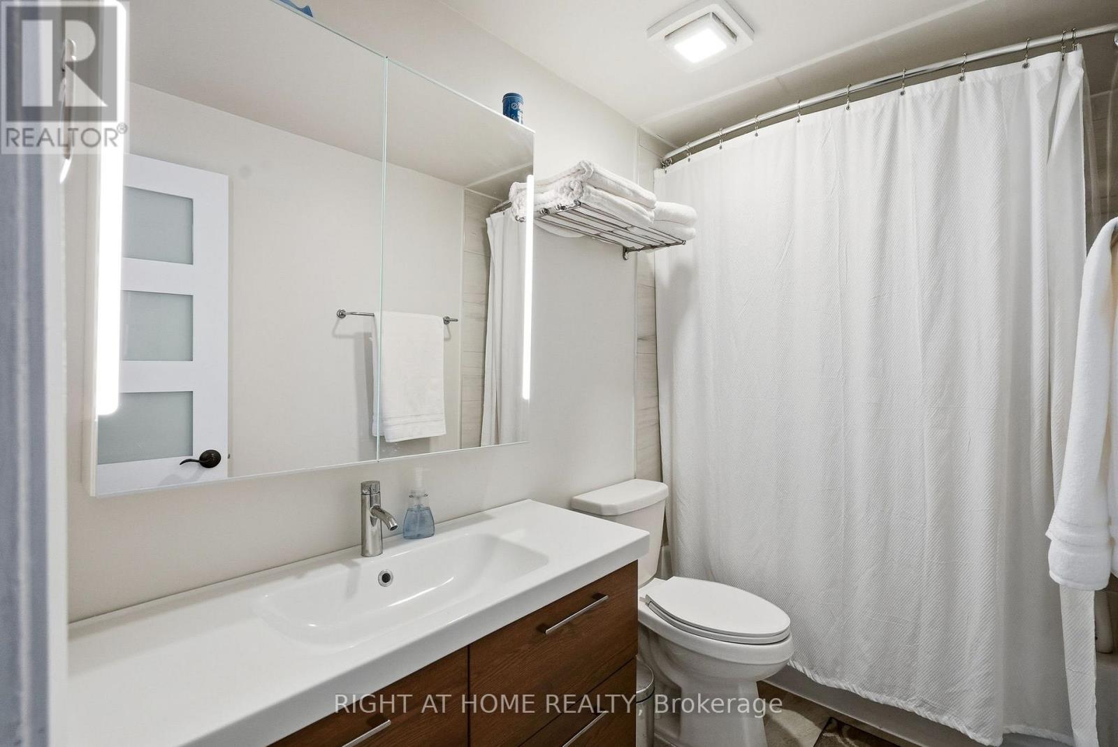 1633 Lafrance Drive, Ottawa, Ontario  K1E 2L7 - Photo 12 - X12692702