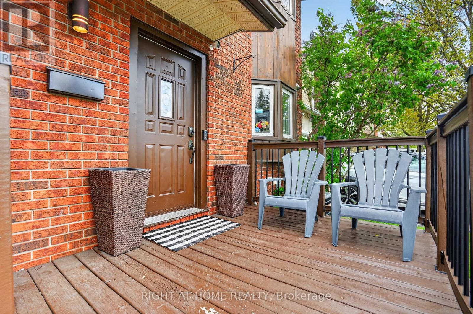 1633 Lafrance Drive, Ottawa, Ontario  K1E 2L7 - Photo 2 - X12692702