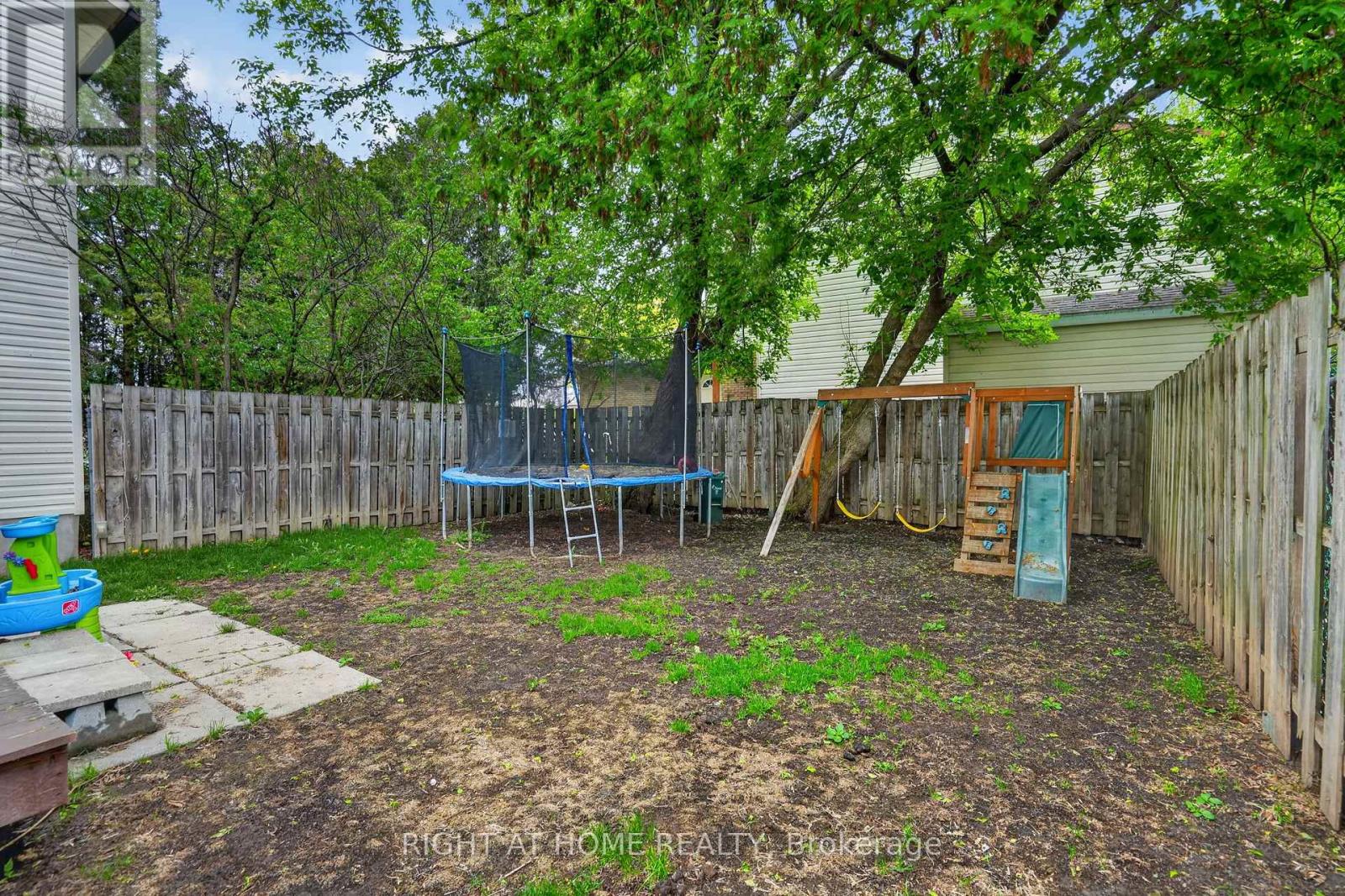 1633 Lafrance Drive, Ottawa, Ontario  K1E 2L7 - Photo 23 - X12692702
