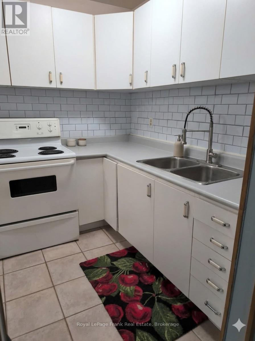 26 - 101 Dovedale Drive, Whitby, Ontario  L1N 1Z7 - Photo 5 - E13054556