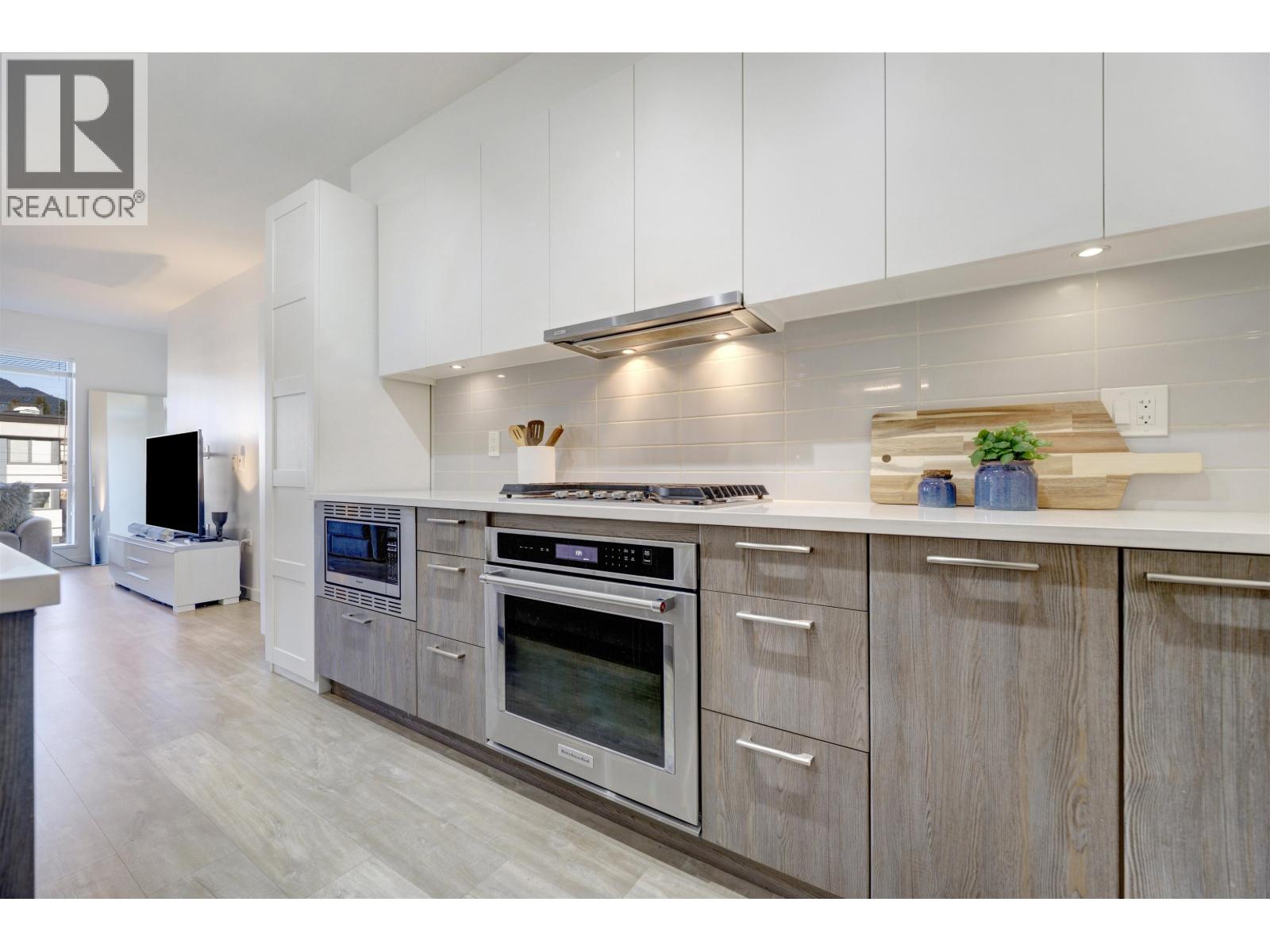 306 625 E 3rd Street, North Vancouver, British Columbia  V7L 1G6 - Photo 3 - R3126131