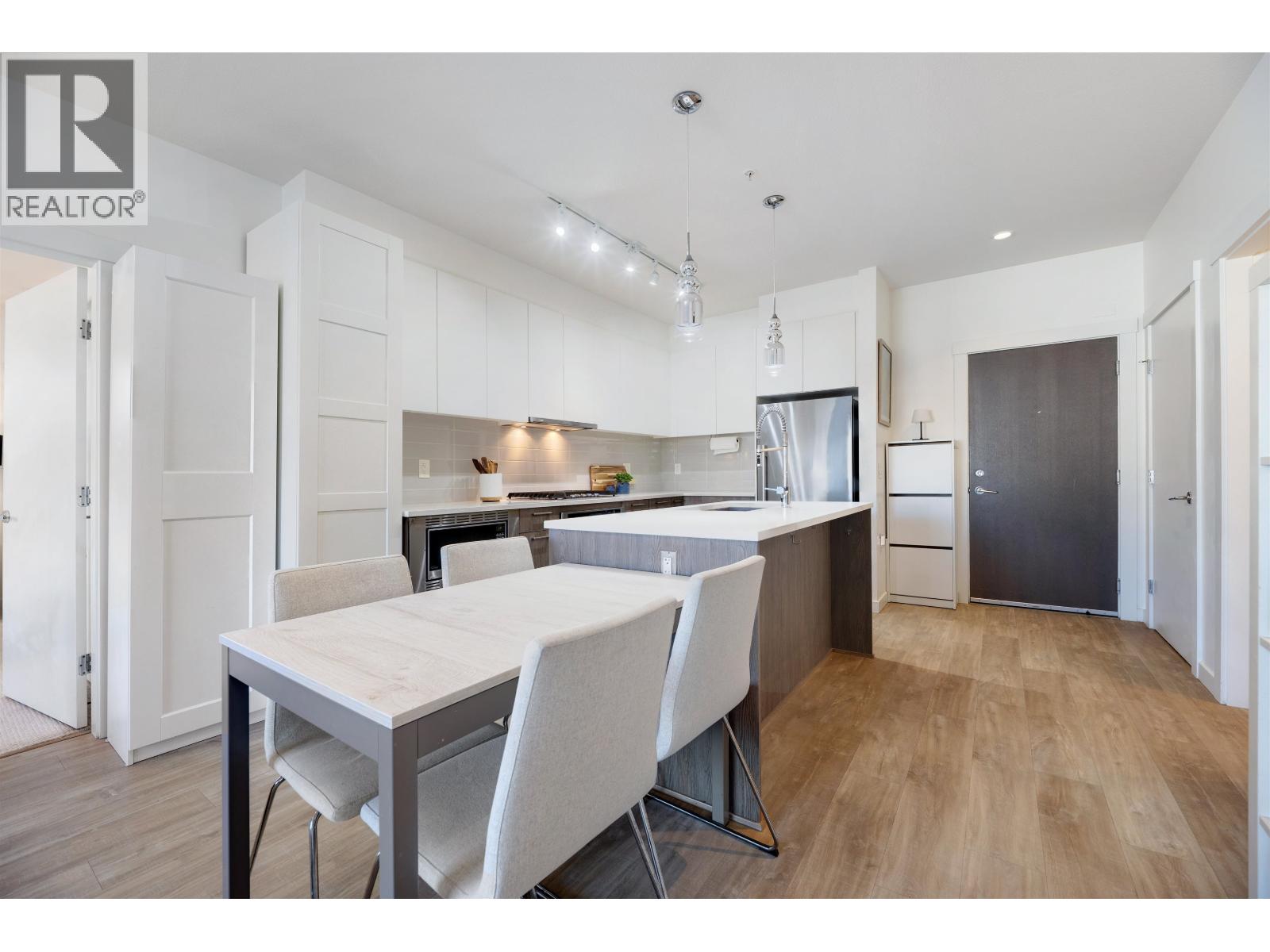306 625 E 3rd Street, North Vancouver, British Columbia  V7L 1G6 - Photo 4 - R3126131