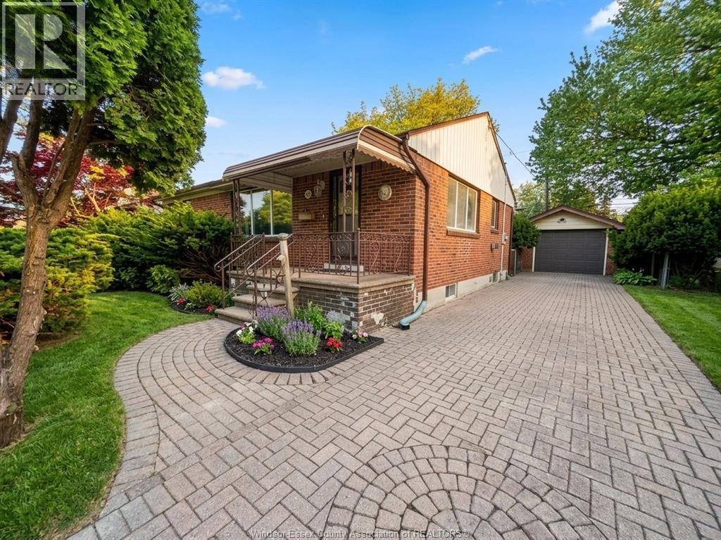 MLS# 26011356: 3033 Bruce Ave, Windsor, Canada