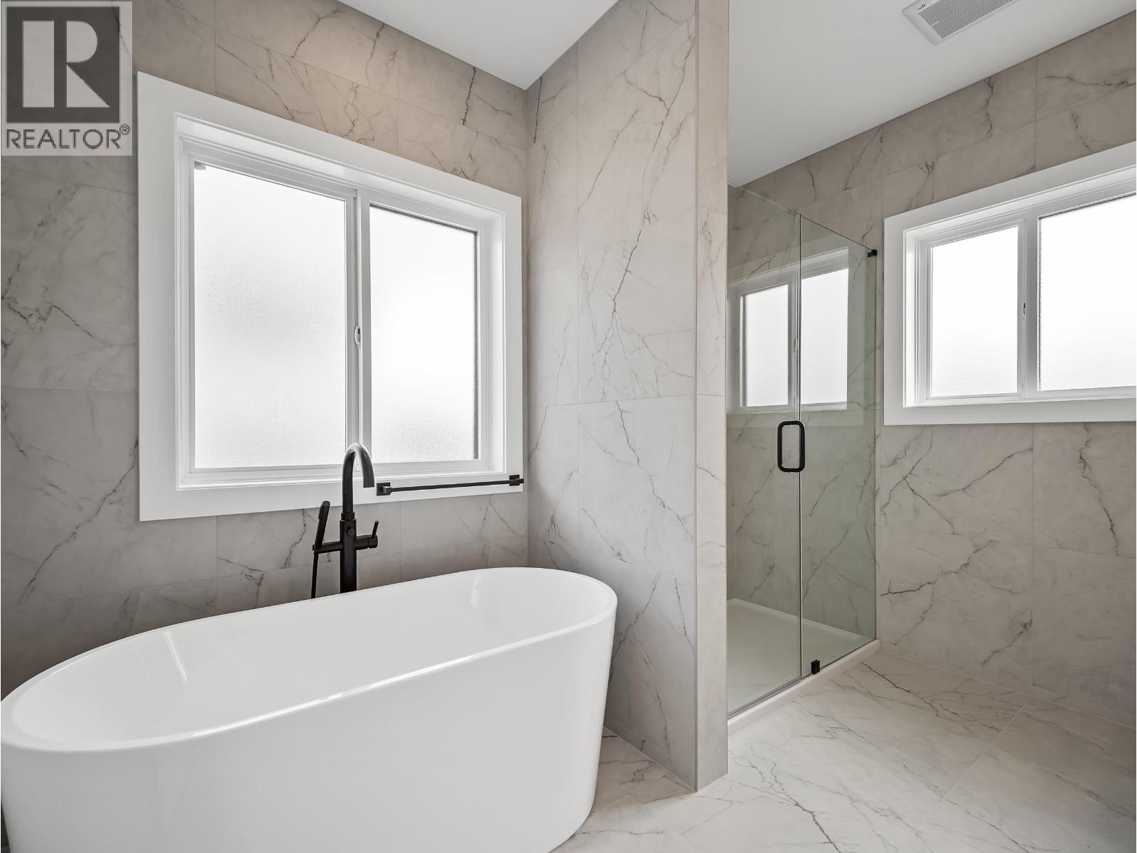 2 6885 Aubrey Street, Burnaby, British Columbia  V5B 2E4 - Photo 13 - R3126140