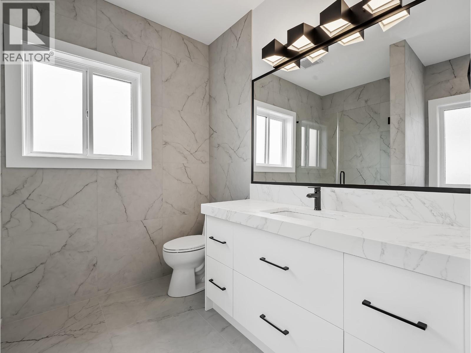 2 6885 Aubrey Street, Burnaby, British Columbia  V5B 2E4 - Photo 14 - R3126140