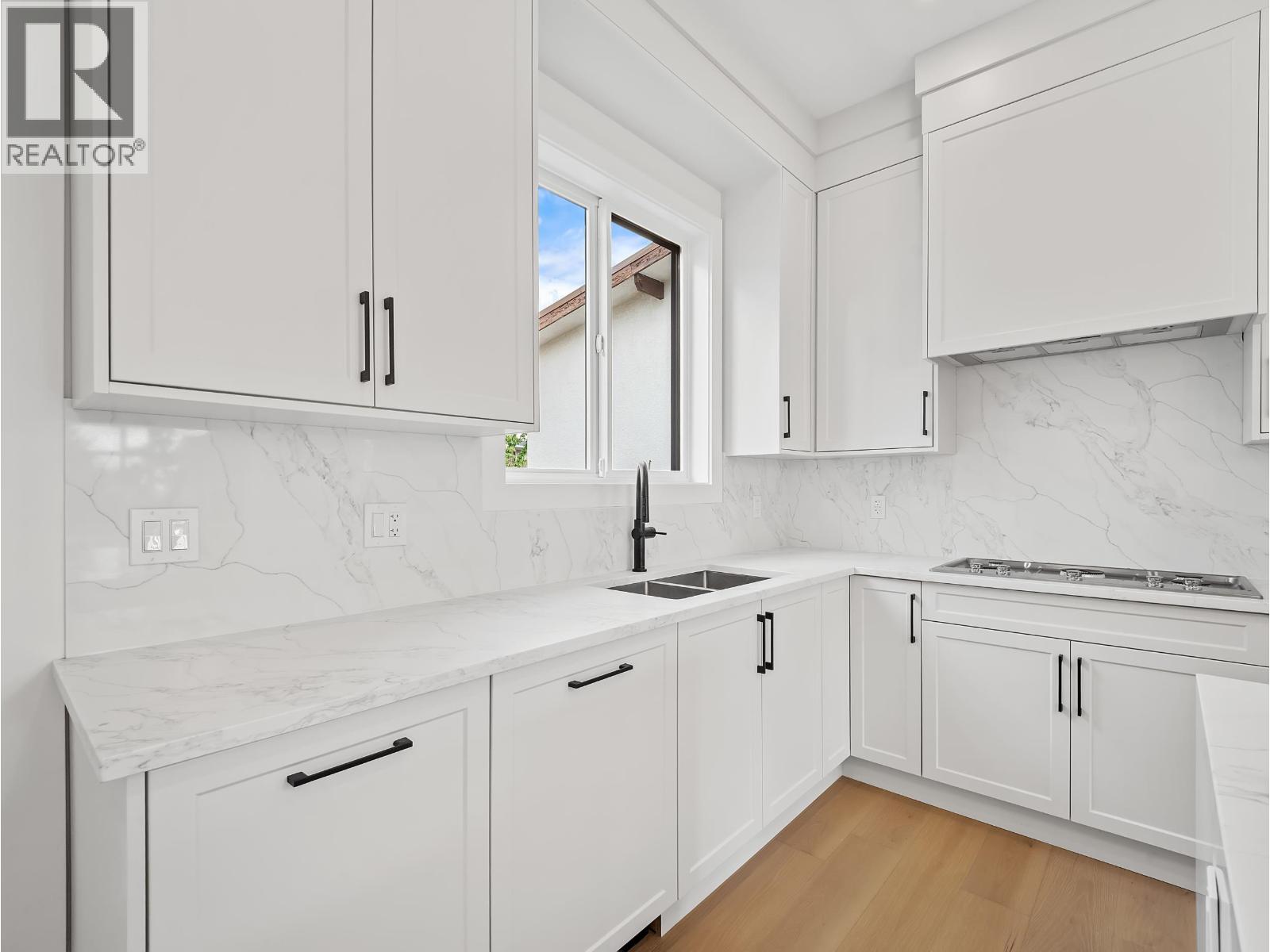 2 6885 Aubrey Street, Burnaby, British Columbia  V5B 2E4 - Photo 7 - R3126140