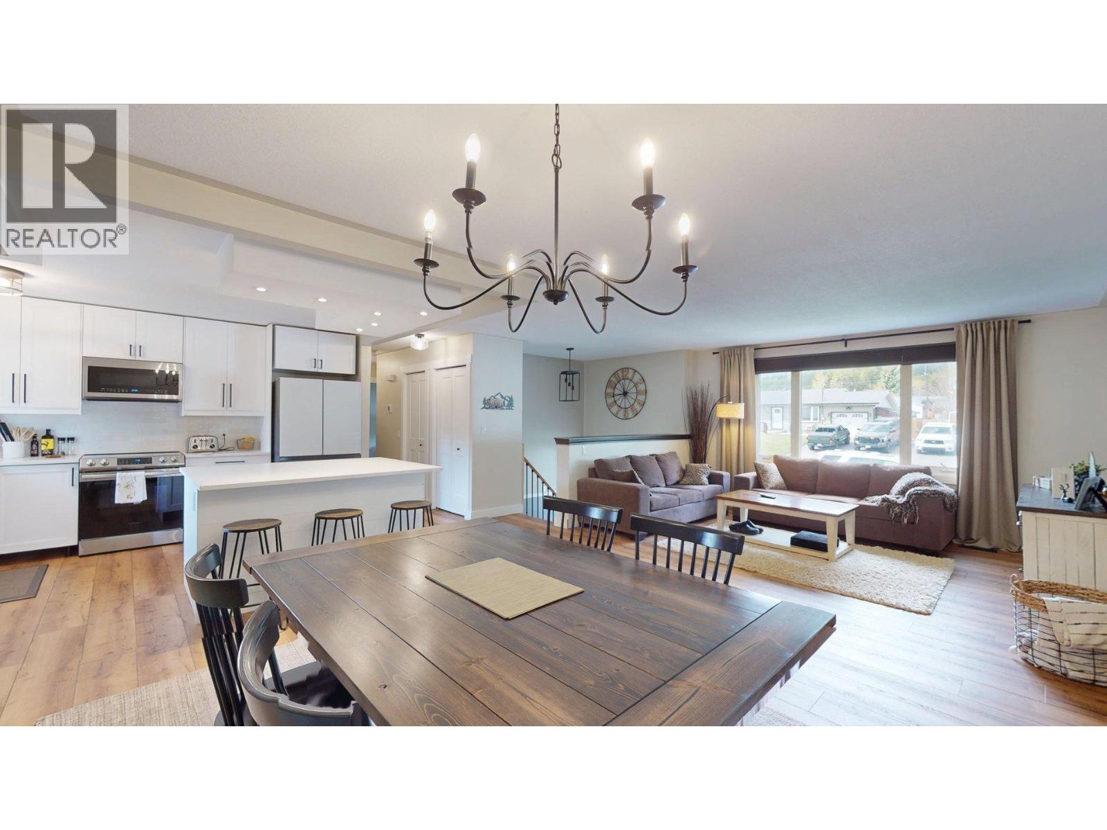 1162 Nashton Crescent, Elkford, British Columbia  V0B 1H0 - Photo 6 - 10388114