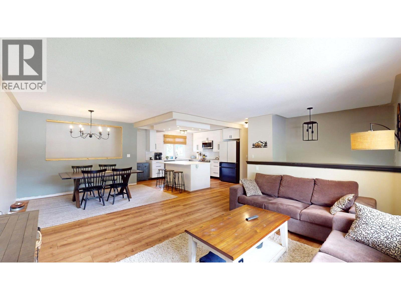 1162 Nashton Crescent, Elkford, British Columbia  V0B 1H0 - Photo 4 - 10388114