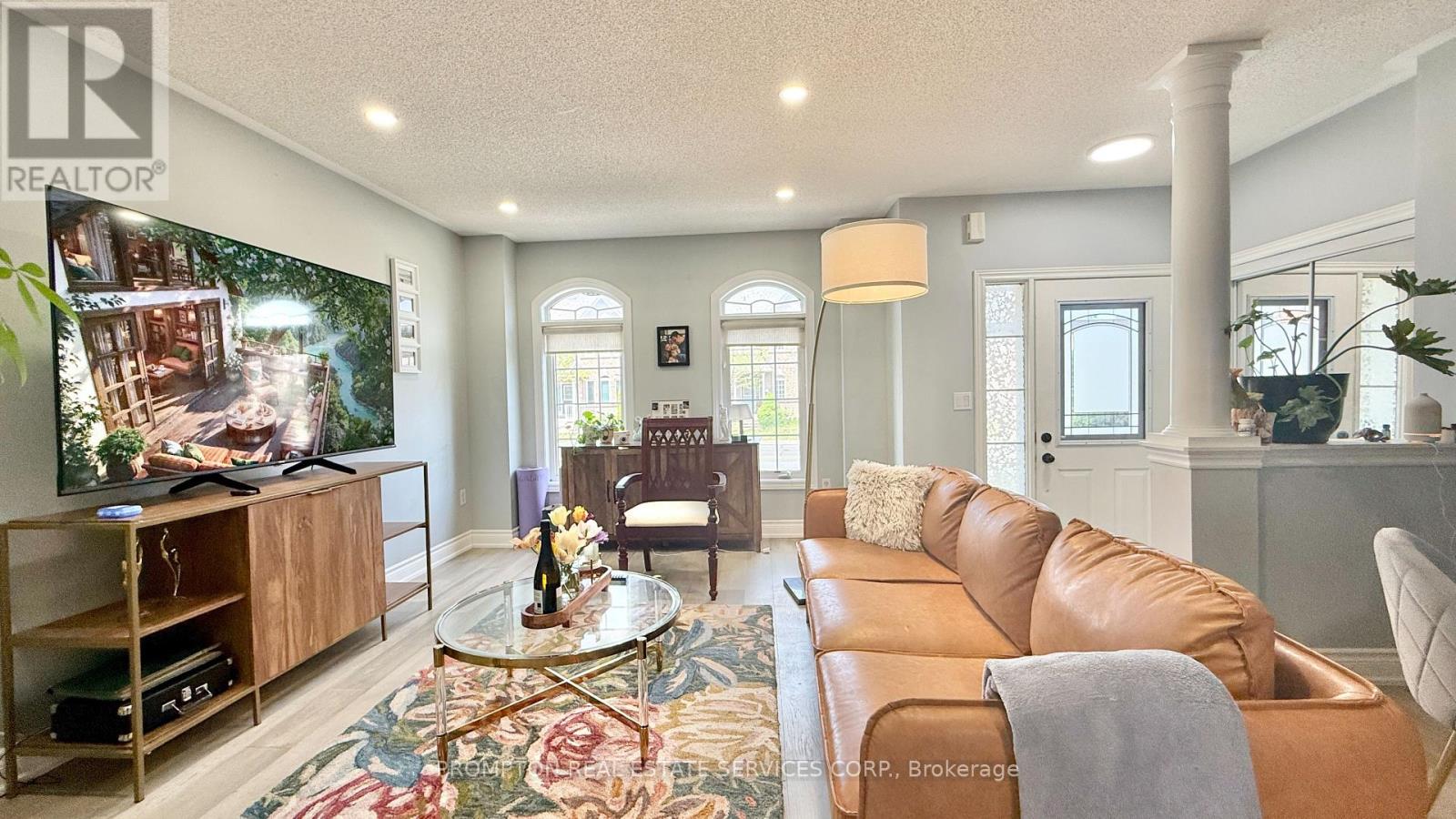 2037 Bur Oak Avenue, Markham, Ontario L6E 1X3 - Photo 2 - N13152912