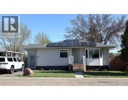 208 3rd Avenue E, Bow Island, Alberta