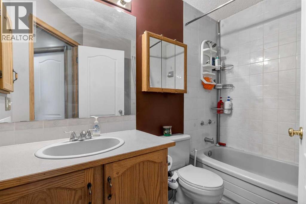 40 Erin Circle SE, Calgary, Alberta  T2B 3H9 - Photo 15 - A2304567