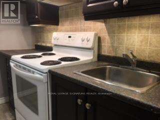 1055a Forestwood (Upper) Drive, Mississauga, Ontario  L5C 2T8 - Photo 11 - W13152936
