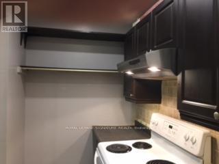 1055a Forestwood (Upper) Drive, Mississauga, Ontario  L5C 2T8 - Photo 12 - W13152936