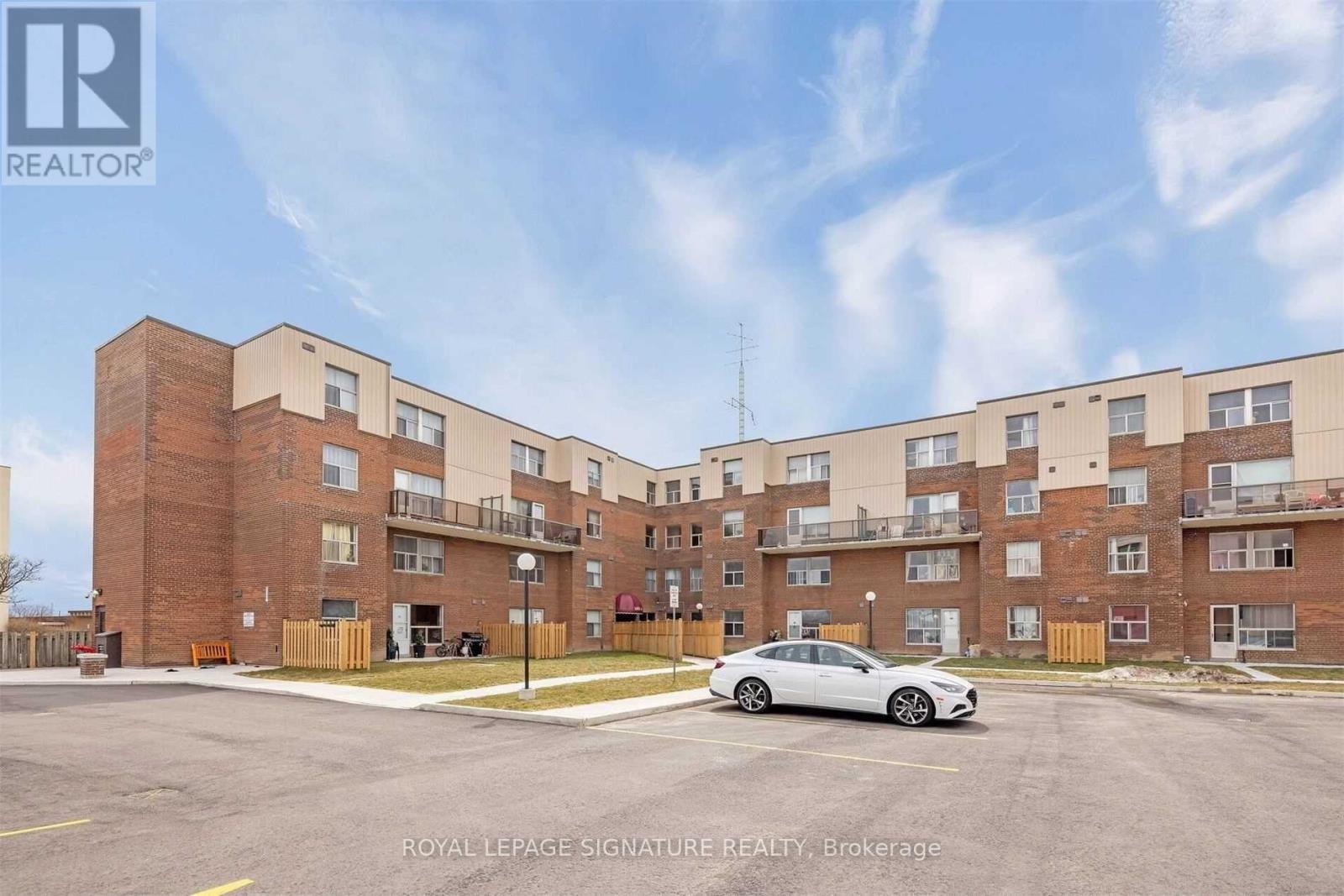 1055a Forestwood (Upper) Drive, Mississauga, Ontario  L5C 2T8 - Photo 20 - W13152936