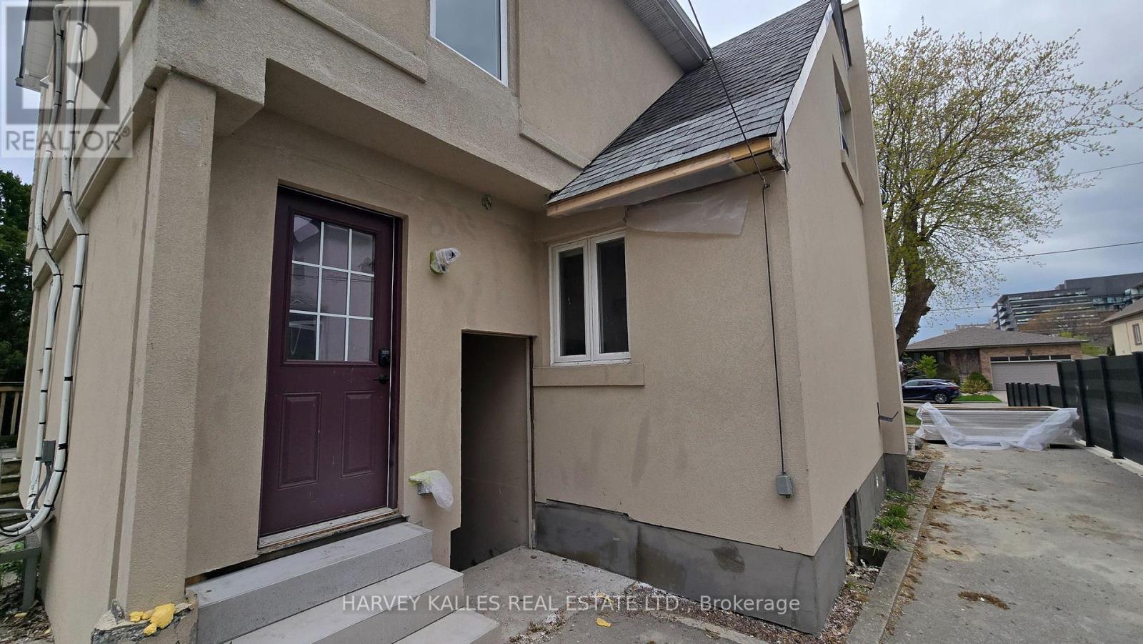 Upper - 279 Cornelius Parkway, Toronto, Ontario M3K 1T6 - Photo 30 - W13113674