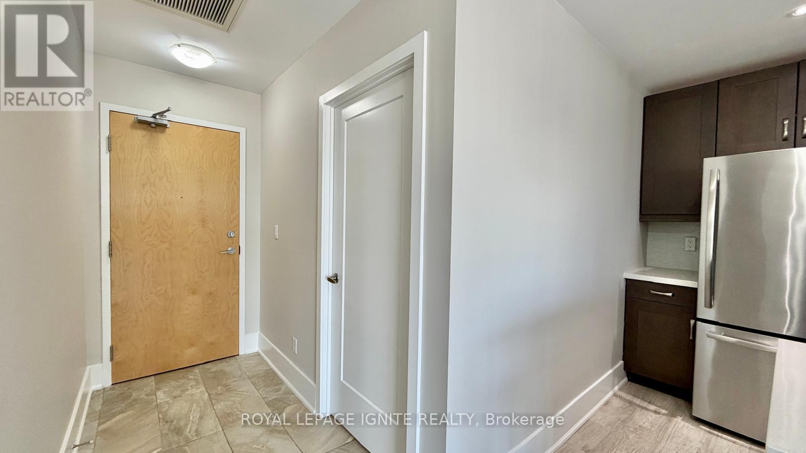 1712 - 1 Victoria Street, Kitchener, Ontario  N2G 0B5 - Photo 3 - X13152904