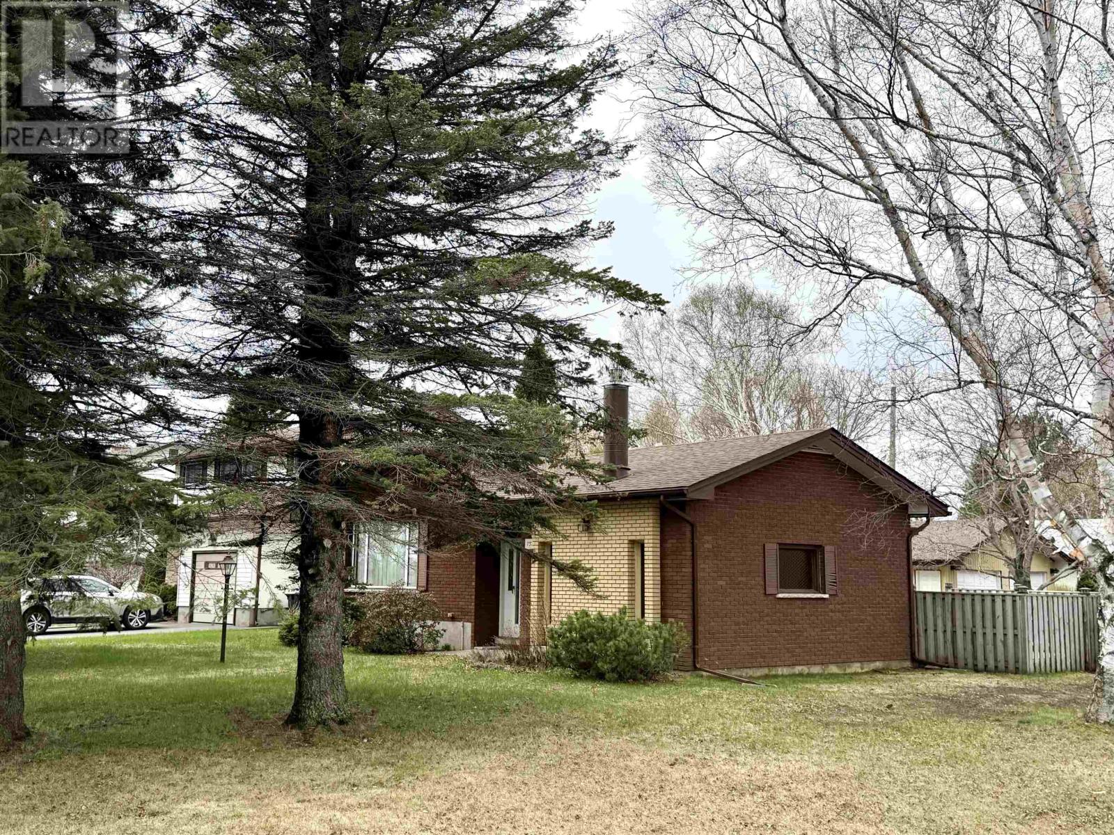 737 Confederation Dr, Thunder Bay, Ontario  P7E 3N5 - Photo 2 - TB2601115