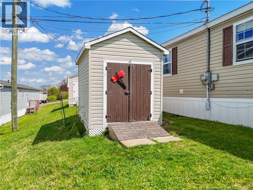 16 Senator Drive, Fredericton, New Brunswick  E3C 1L8 - Photo 3 - NB139516