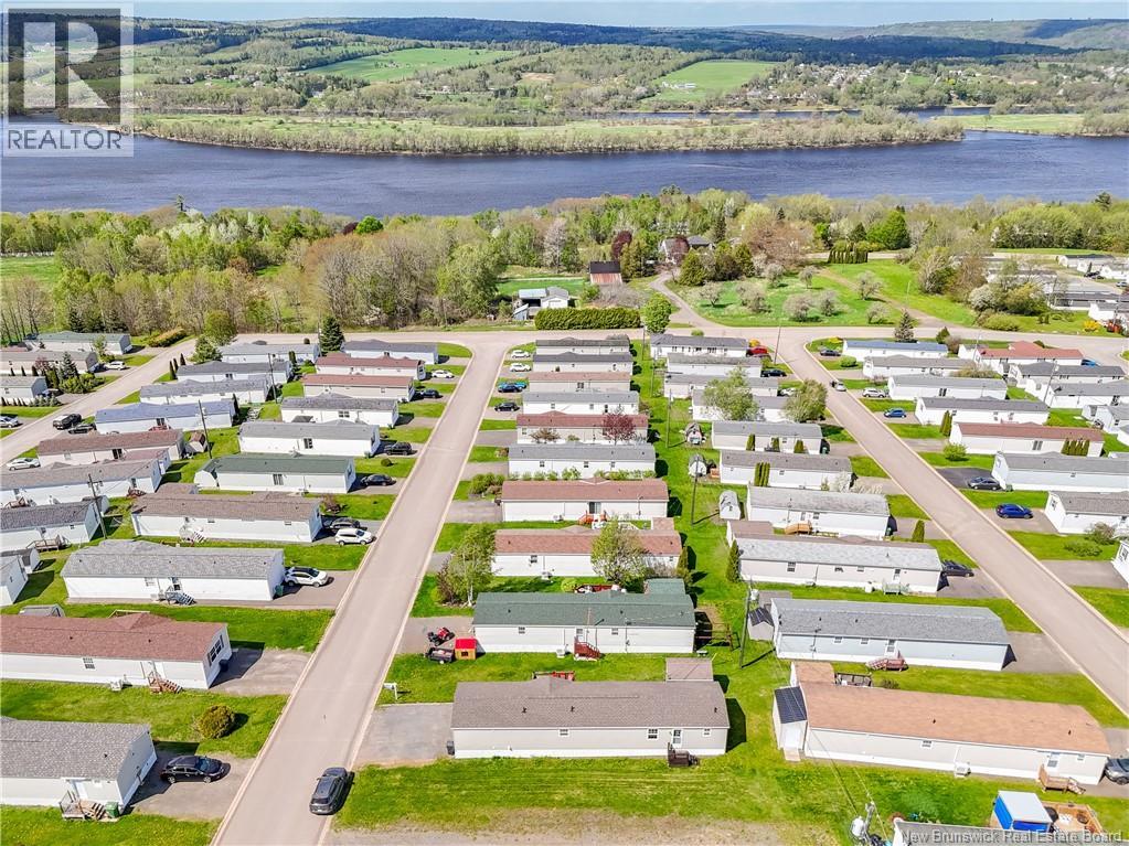 16 Senator Drive, Fredericton, New Brunswick  E3C 1L8 - Photo 4 - NB139516