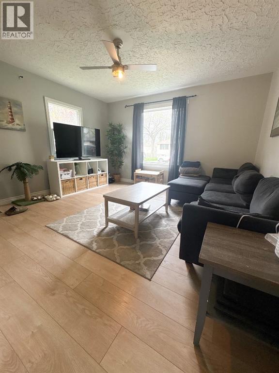 5215 44 Street, Camrose, Alberta  T4V 1C8 - Photo 3 - A2310133