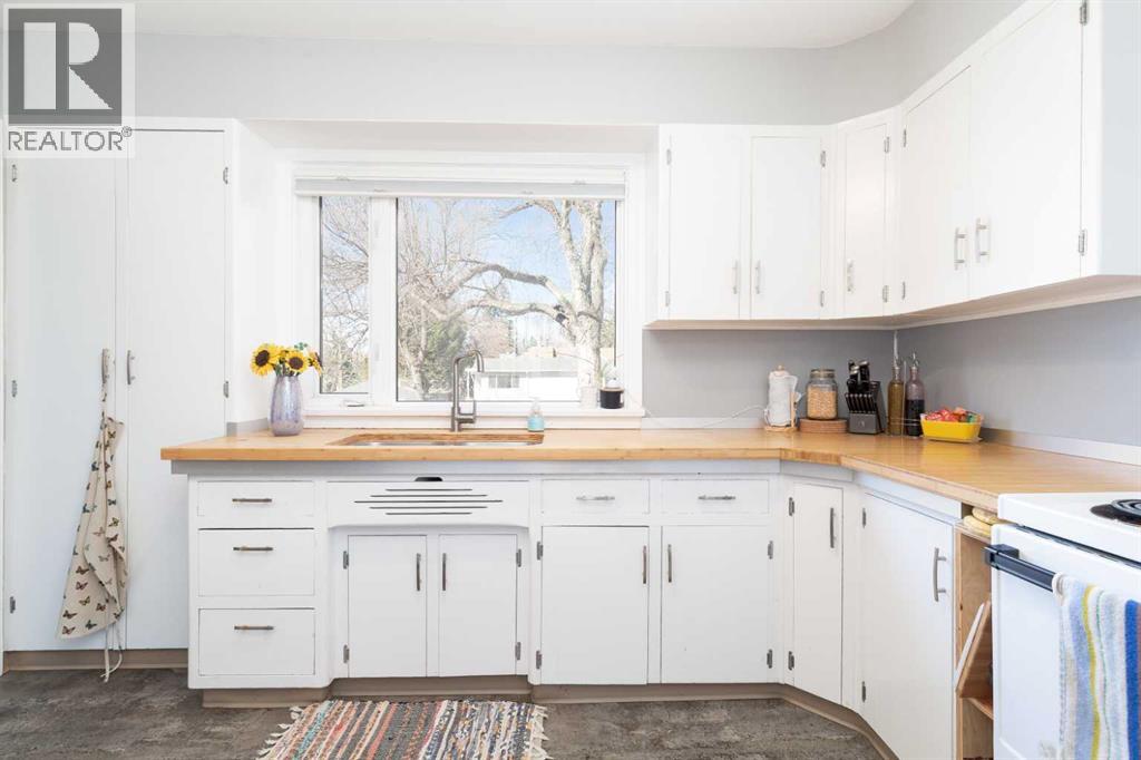 1902 7 Avenue S, Lethbridge, Alberta  T1J 1M3 - Photo 8 - A2309005