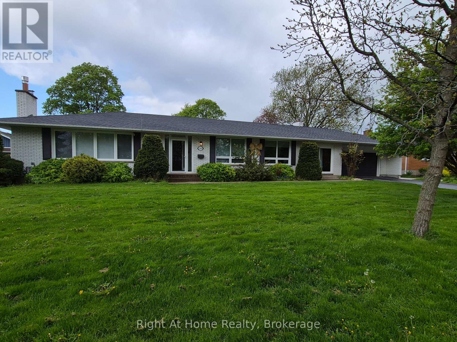 15414 Niagara Parkway, Niagara-On-The-Lake, Ontario  L0S 1J0 - Photo 3 - X12863544