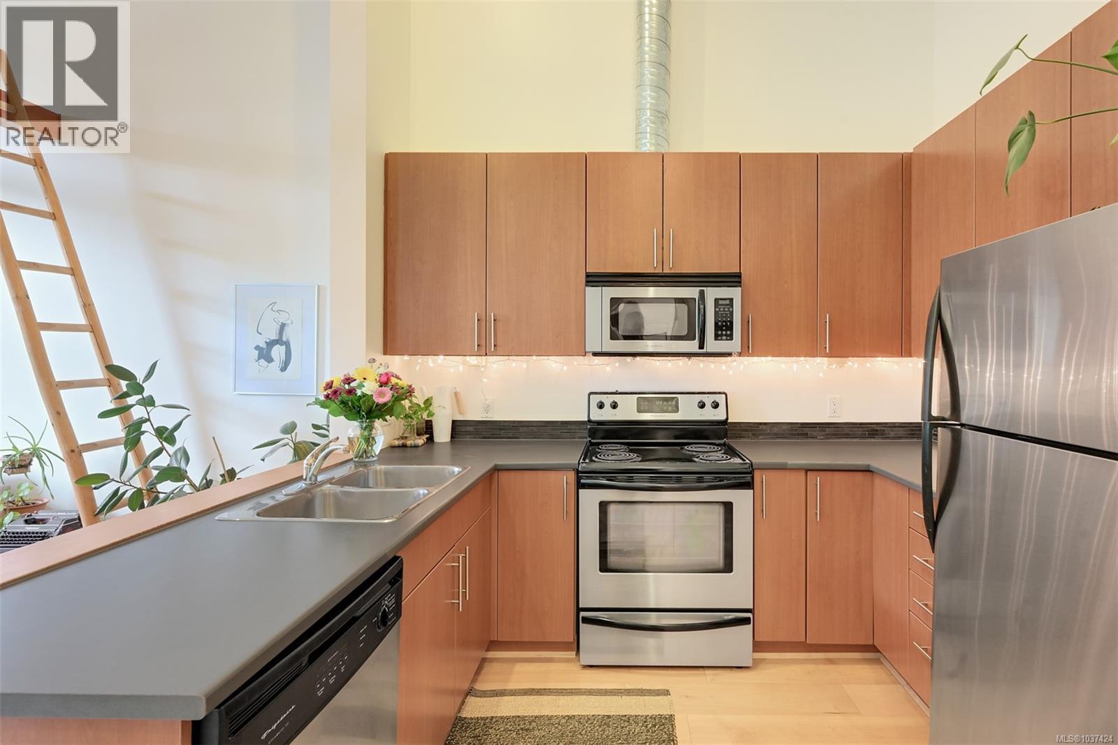 107 797 Tyee Rd, Victoria, British Columbia  V9A 7R4 - Photo 6 - 1037424