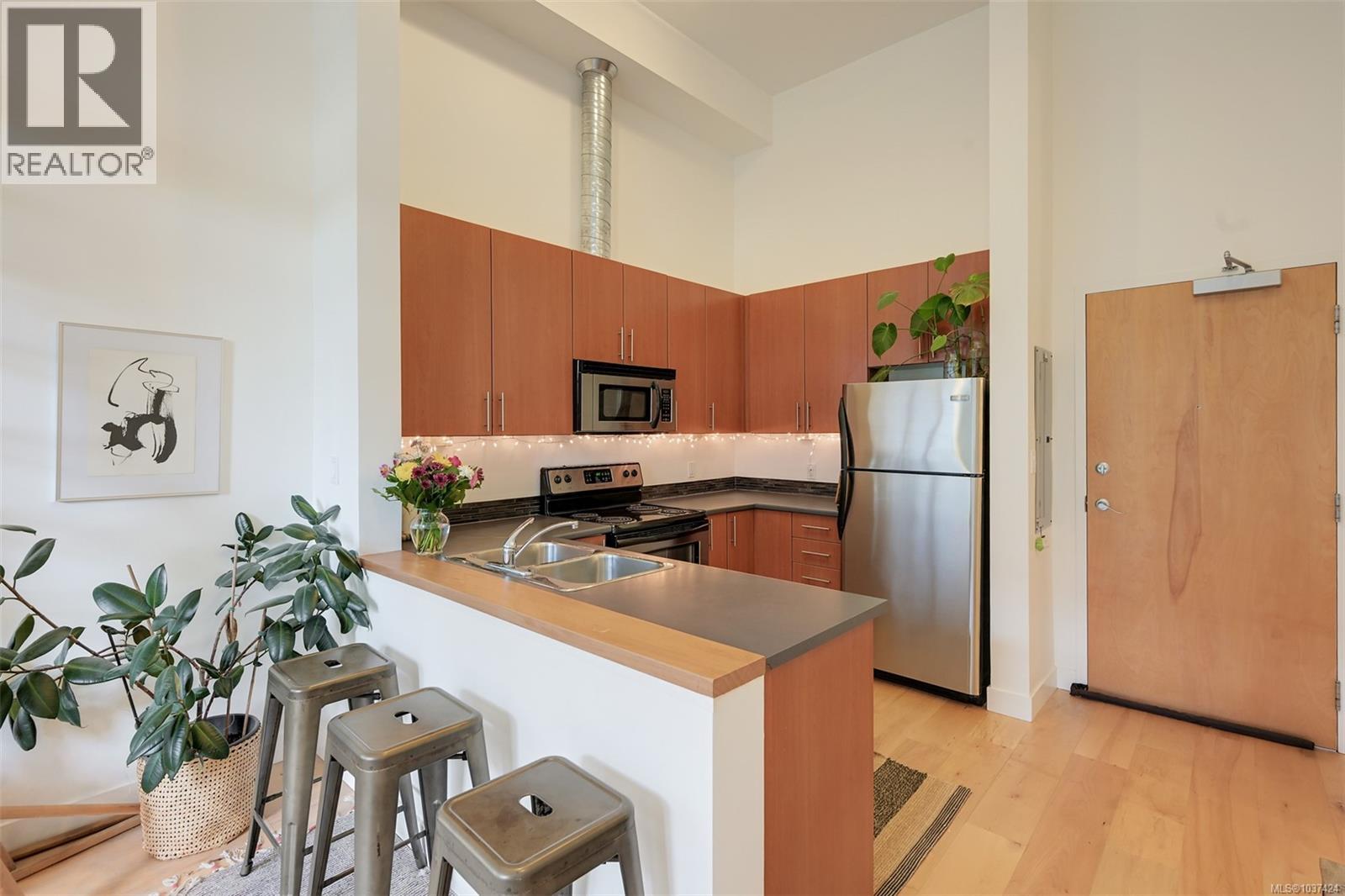 107 797 Tyee Rd, Victoria, British Columbia  V9A 7R4 - Photo 5 - 1037424