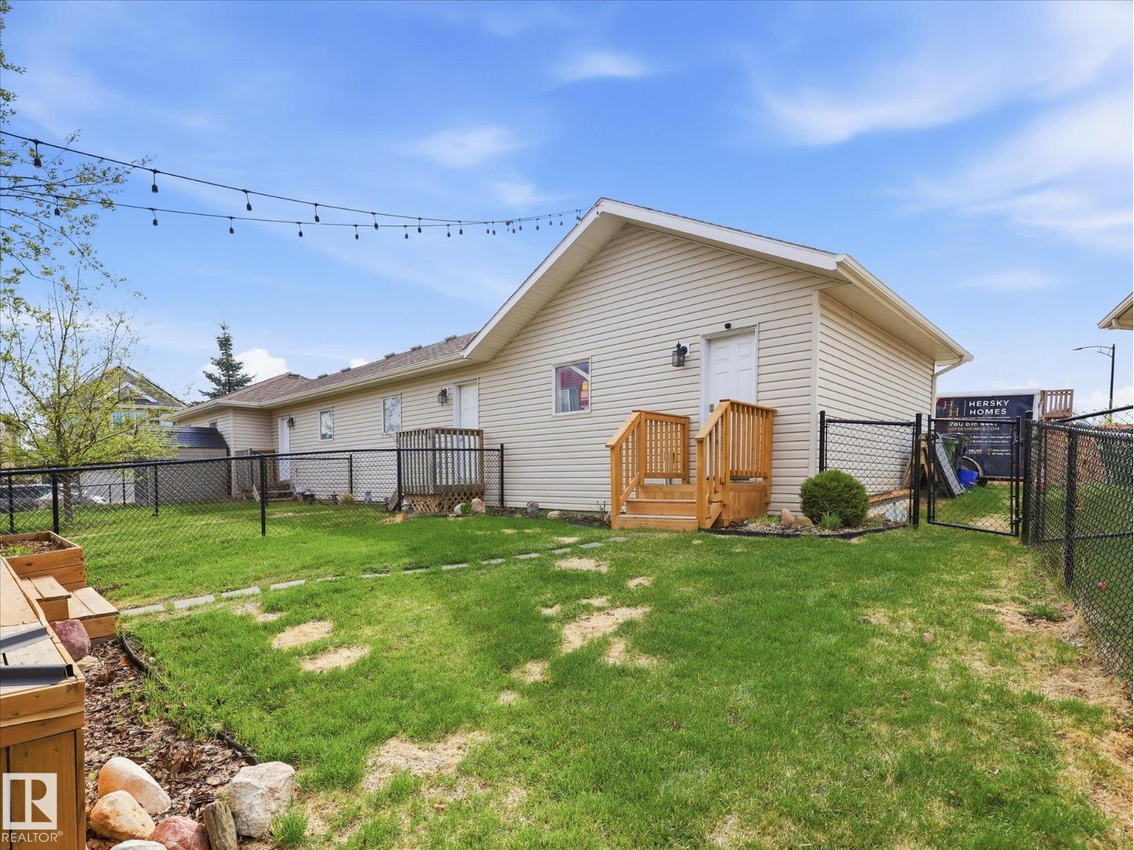 2061 Trumpeter Wy Nw, Edmonton, Alberta  T5S 0E7 - Photo 36 - E4483839