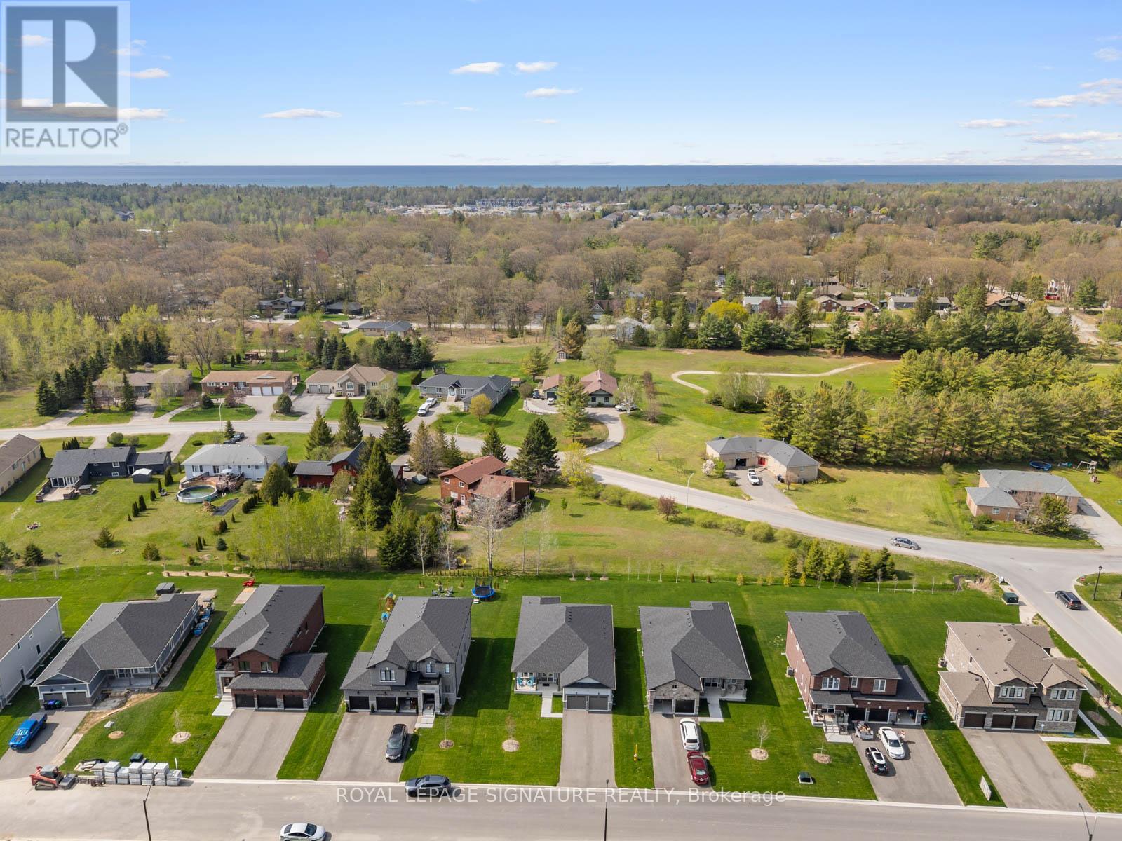 8 Misty Ridge Road, Wasaga Beach, Ontario  L9Z 0R8 - Photo 2 - S12901338