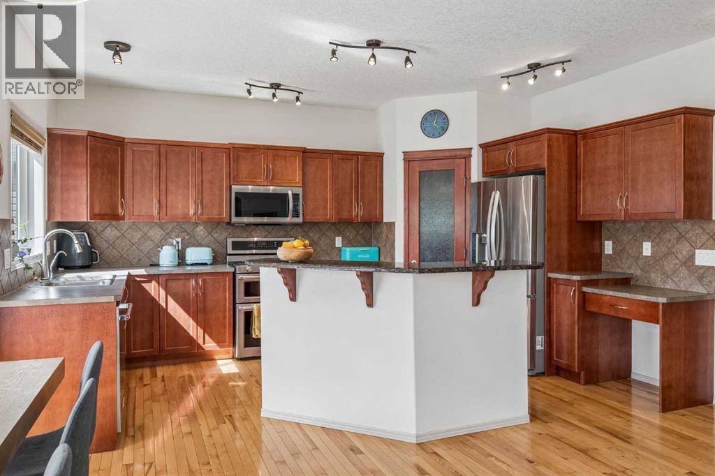 231 Hawkmere View, Chestermere, Alberta  T1X 1T8 - Photo 9 - A2312872