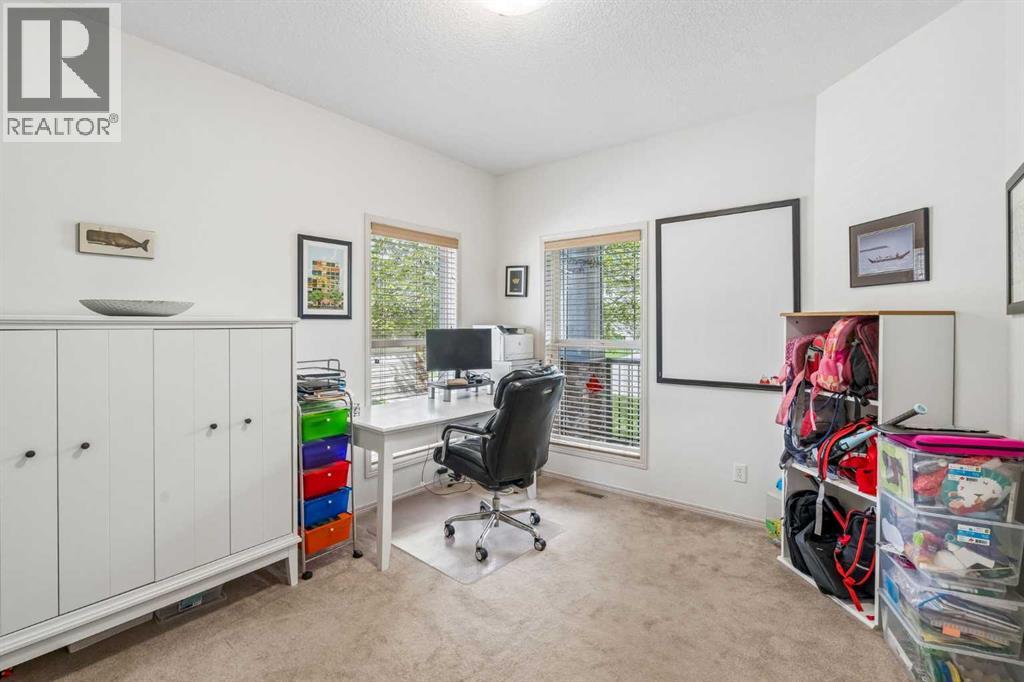 231 Hawkmere View, Chestermere, Alberta  T1X 1T8 - Photo 6 - A2312872
