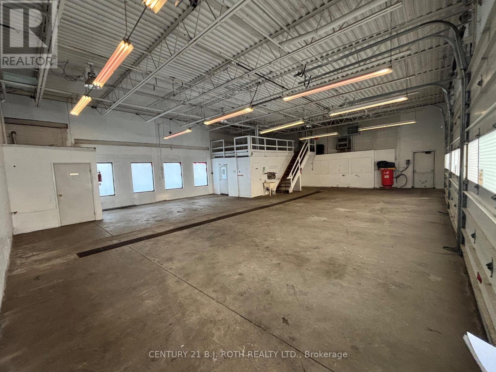 124 Anne Street S, Barrie, Ontario  L4N 6A2 - Photo 4 - S13152984