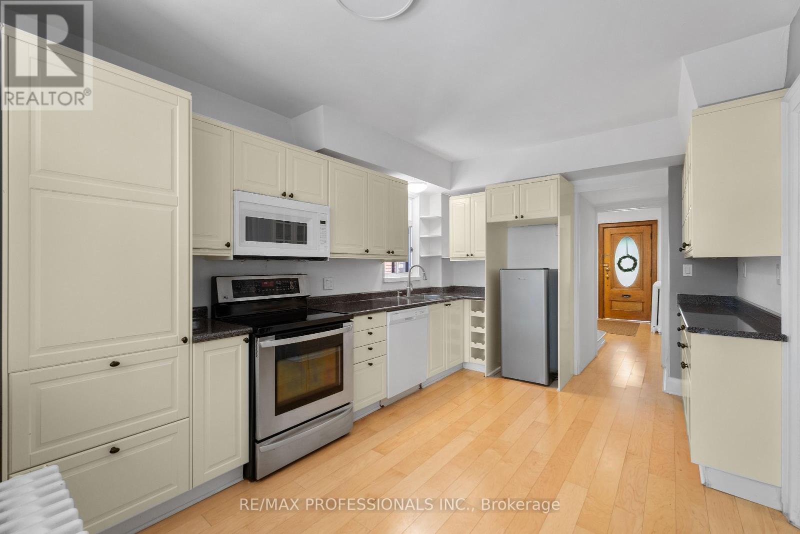 36 Gothic Avenue, Toronto, Ontario  M6P 2V9 - Photo 15 - W13152994